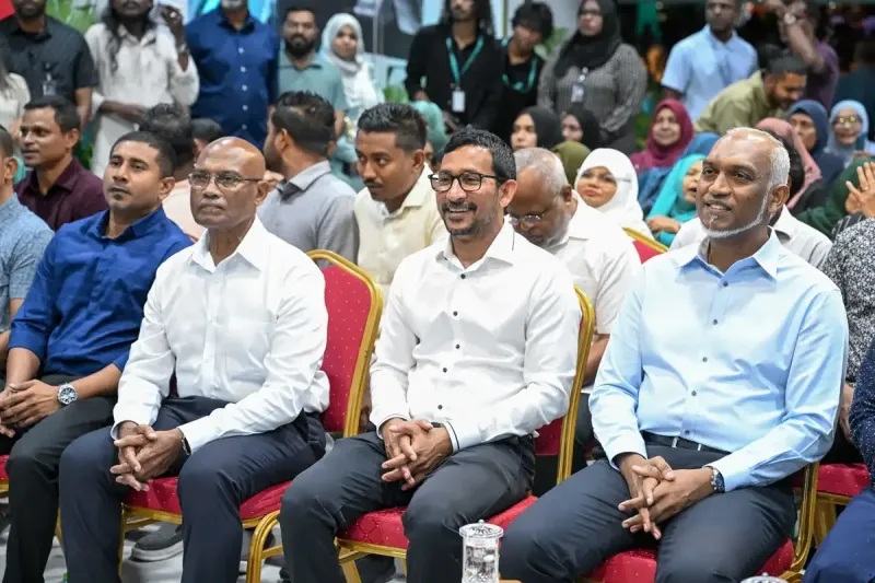 ރައީސް މުއިއްޒުގެ ނަންފުޅު އިވުމުން ސަޕޯޓަރުން އަތްޖަހަނީ އުތުރު ކޮރެއާގެ ރައްޔިތުން އަތްޖަހާހެން: ފަލާހު