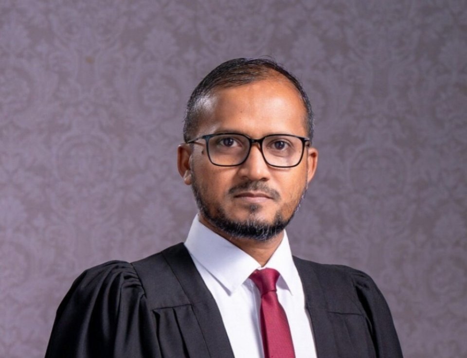 ހައިކޯޓުގެ ފަނޑިޔާރު އިބްރާހިމް މާހިރު ޝަރަފުވެރިކަމާއެކު ރިޓަޔަރ ކުރައްވައިފި