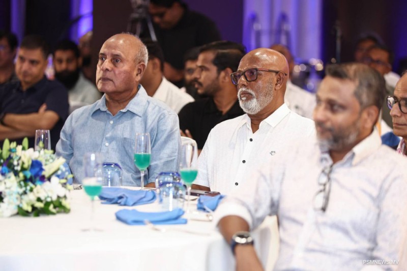 ފޮޓޯ: އޭޑީކޭ ހޮސްޕިޓަލުން ރާއްޖޭގައި ފުރަތަމަ ފަހަރަށް ރޮބޮޓިކް ސާޖަރީ ރަސްމީކޮށް އިފްތިތާޙުކުރުން