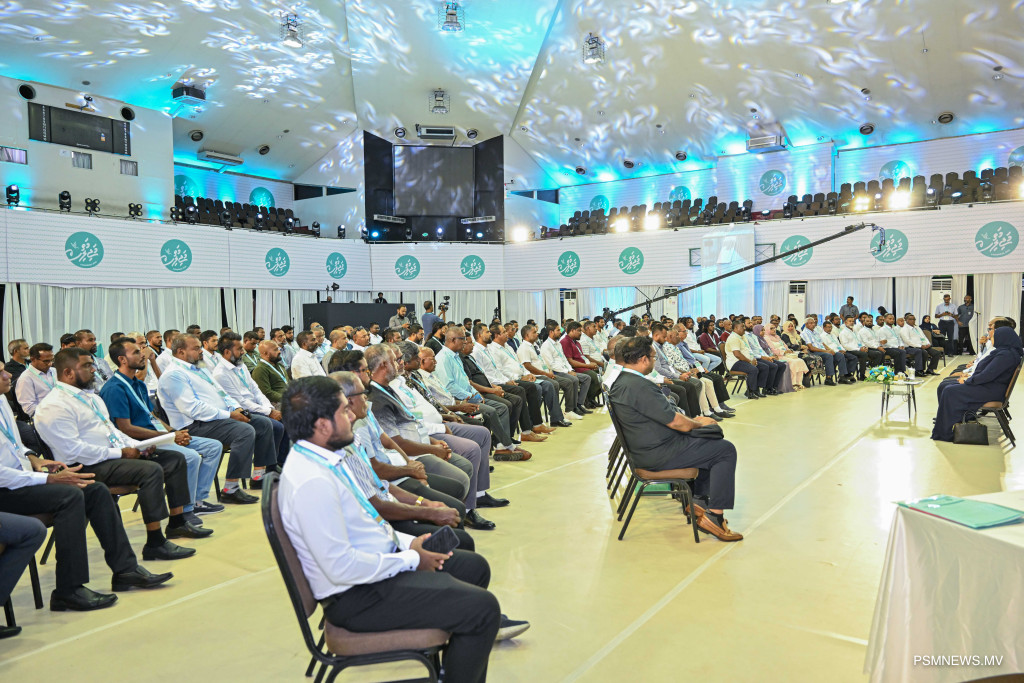 ޕީއެންސީގެ ކޮންގްރެސްގެ މަންދޫބުންނާއި ރައީސް ބައްދަލުކުރައްވައިފި