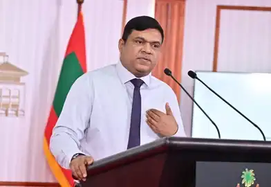 ޑޯންޓް ޓްރައި ޓު ޓްރެކް މީ އިންޓު ދަ ރޯންގް ޑައިރެކްޝަން، އަޅުގަނޑަކީ ޓޫރިޒަމް މިނިސްޓަރު، އަޅުގަނޑަށް އެނގޭނެ: މިނިސްޓަރު އަމީން
