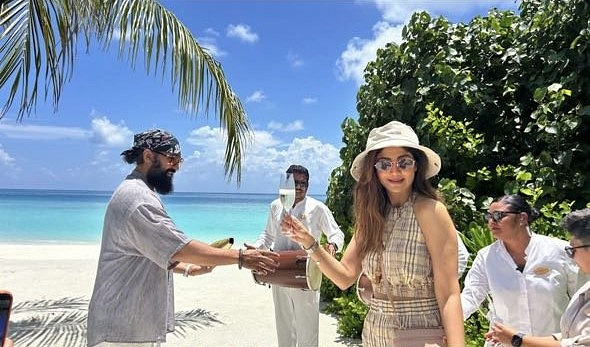ރާއްޖެއަށް ކުރާ ކޮންމެ ދަތުރަކީވެސް ފޮނި ހަނދާންތަކެއް: ޝިލްޕާ ޝެޓީ