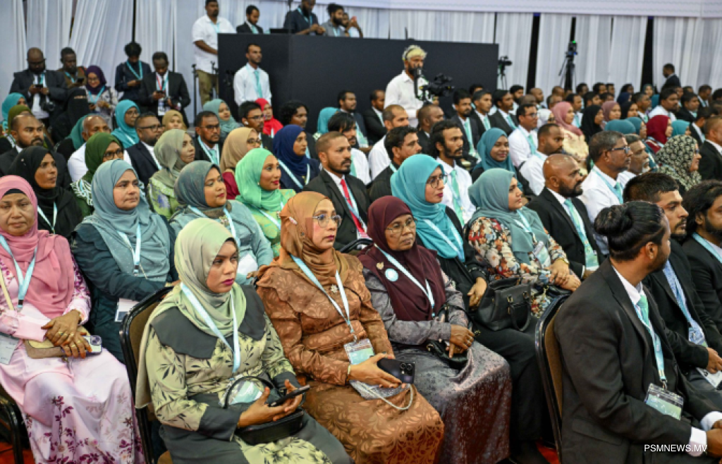 "ތަރައްޤީ ހާސިލުކުރުމަށް ރައީސް މުޢިއްޒު ދެވަނަ ދައުރަކަށް ހޮވަންޖެހޭ"