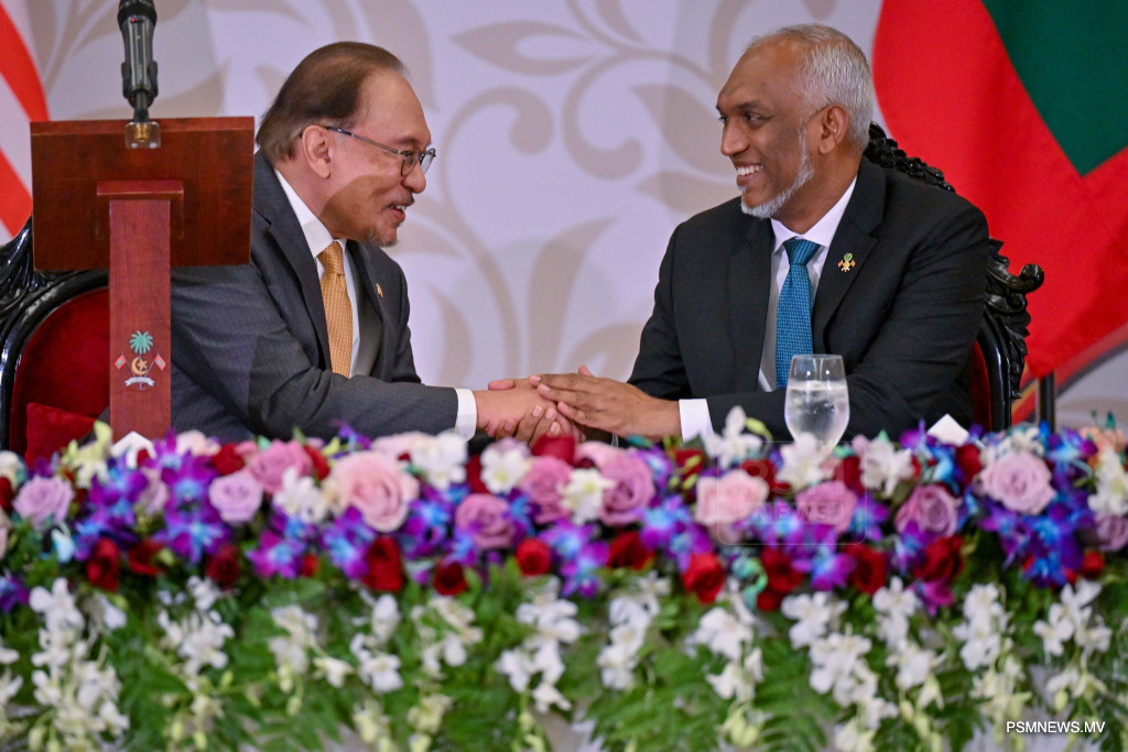 މެލޭޝިއާގެ ބޮޑުވަޒީރު ރާއްޖެއަށް ކުރެއްވި ފުރަމާނަ ދަތުރުފުޅު ނިންމަވާލައްވައިފި